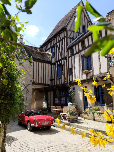 Others 5, La Maison des Corporations, Yonne
