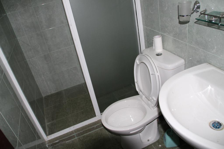 Bathroom, Selfcate Luxury Apartments, K.F.G. & G. Korale