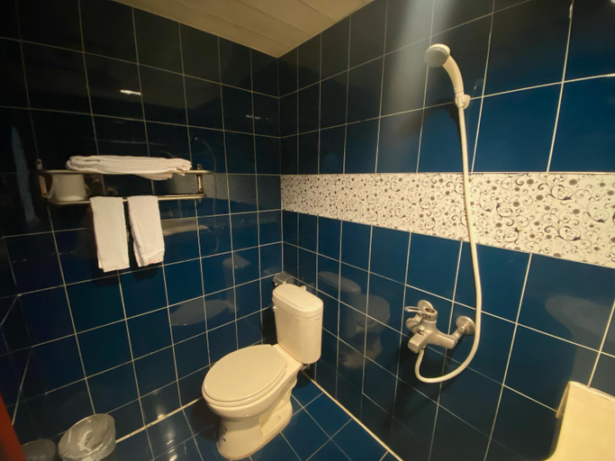 Bathroom, Jiuning Business Hotel, Tainan