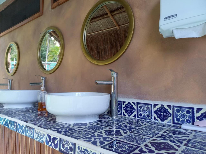 Bathroom 4, Pepos Xul-Ha, Othón P. Blanco