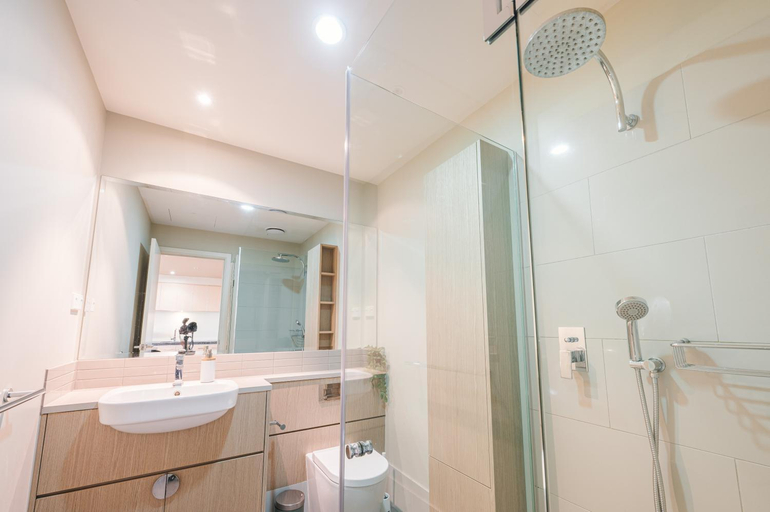 Bathroom 3, Molly's Little Apartments, Melbourne