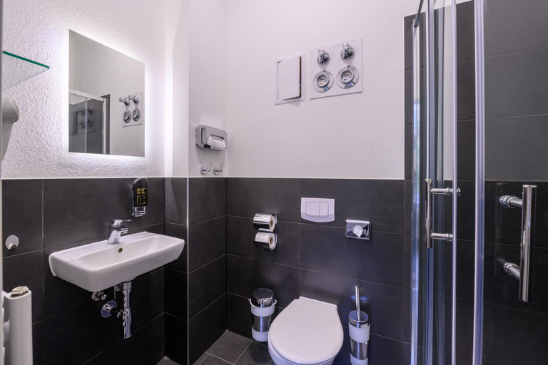 Bathroom 2, Royale Apartaments Central City Cologne, Köln