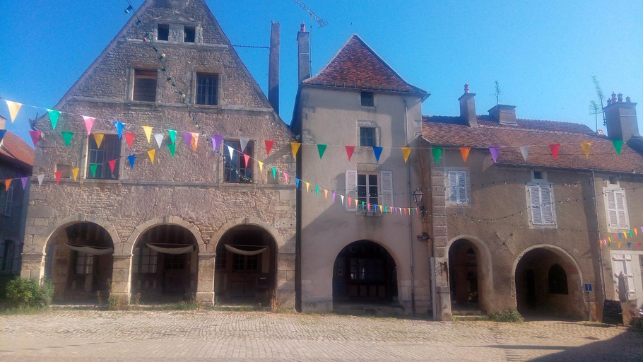 Others 3, La Maison des Corporations, Yonne