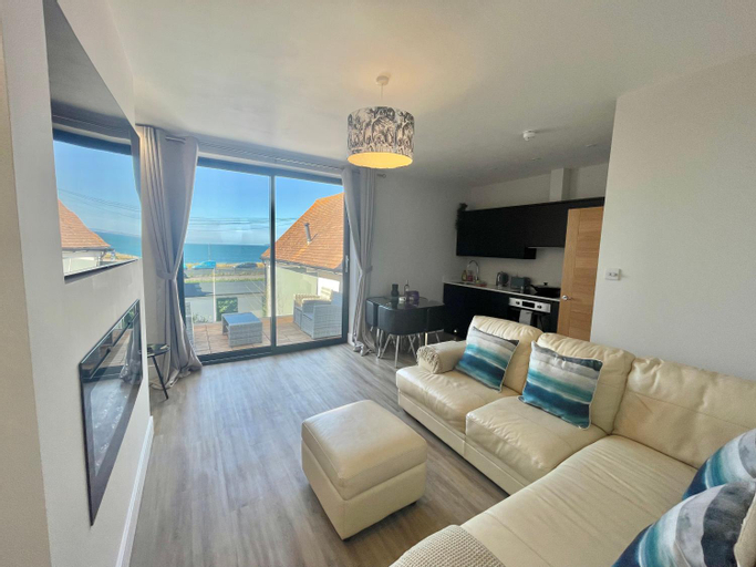 Others 5, The Alice Apartment - by Coastline Retreats - Stunning Balcony Apartment with Sea Views - Alice in W, Bournemouth