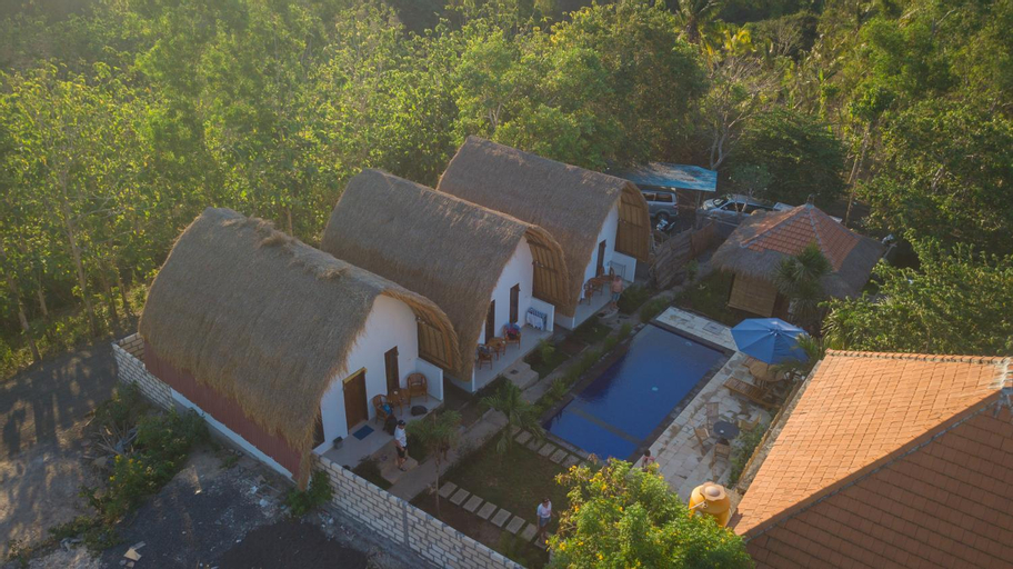 Exterior 13