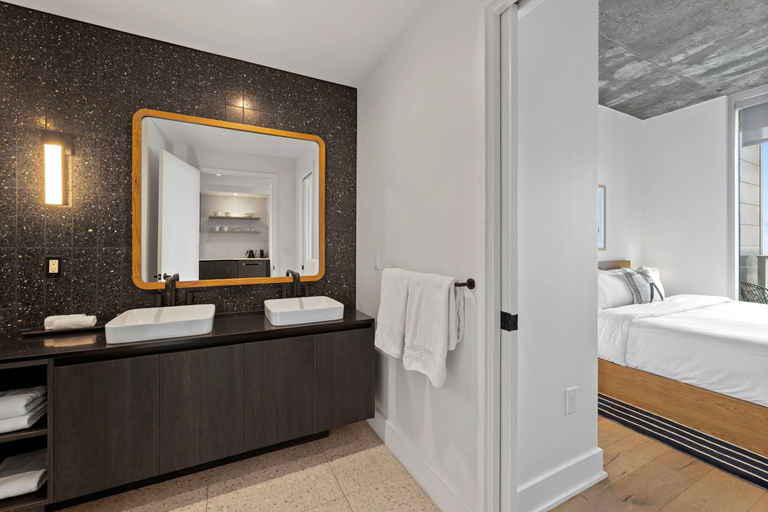 Others 4, 20th FL 1BR | Heated Pool | Gym | Bar | Balcony, Travis
