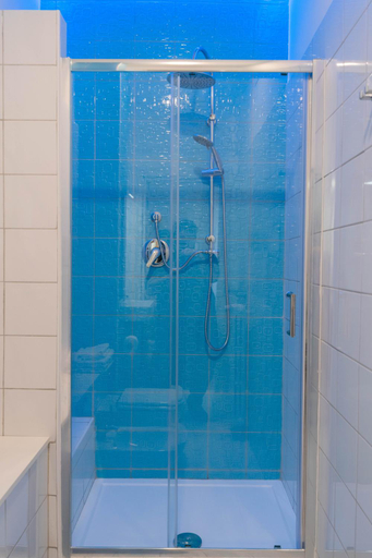 Bathroom 4, Panacea, Salerno