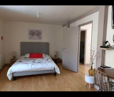 Others 5, Auberge du Pont, Cantal
