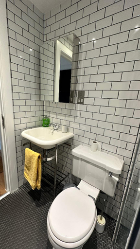 Bathroom 3, Modern Stylish 1 Bedroom Flat, London