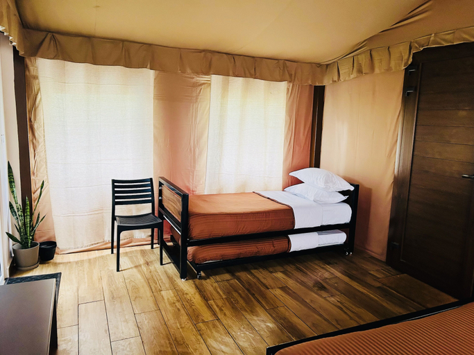 Bedroom 2, Heaven's Ledge, Salem