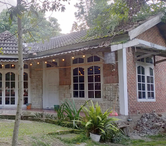 Exterior & Views, SARAH'S COTTAGE, Samosir