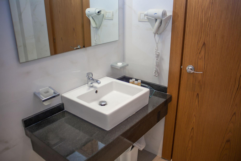 Bathroom 4, Hotel Agimi, Sarandës