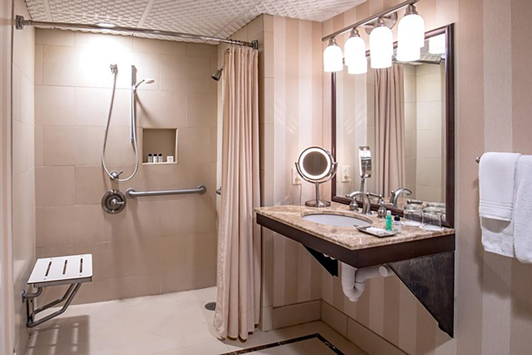 Bathroom 5, The Equinox Golf Resort & Spa, Bennington