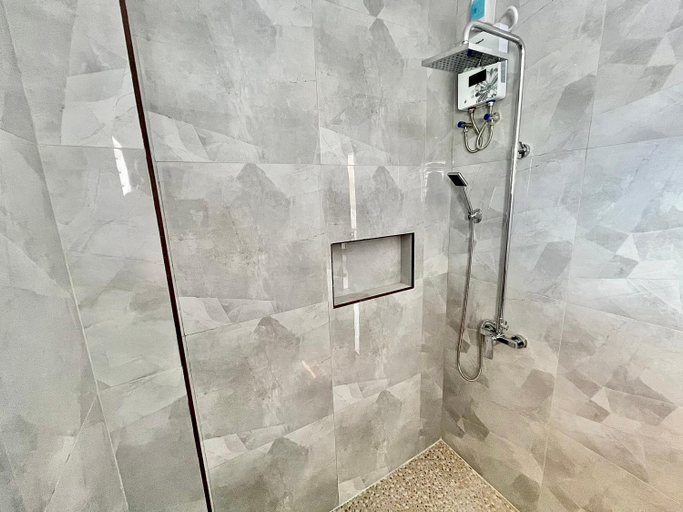 Bathroom 4, Sedona Resort, Moalboal