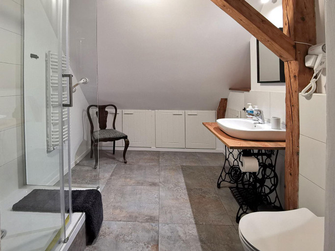 Bathroom, ZACZAROWALIM - Dom w Gorach Sowich, Wałbrzych
