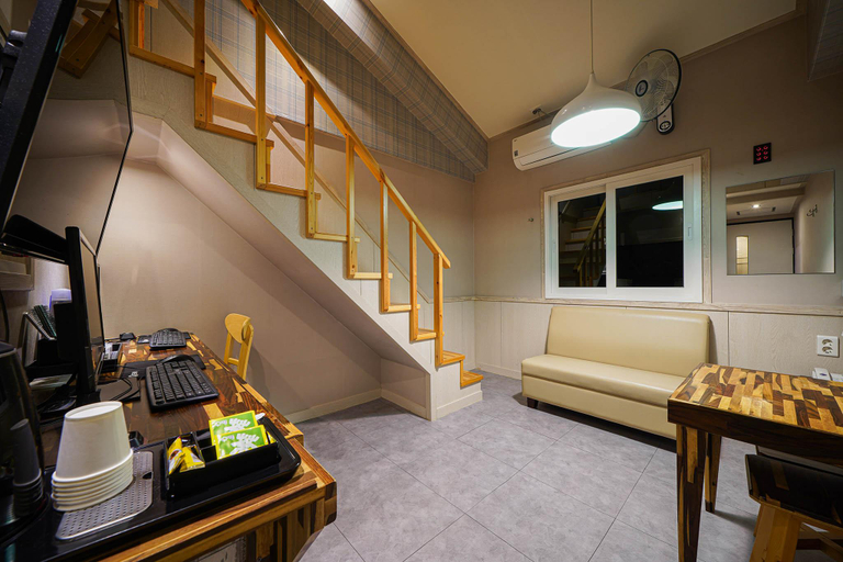 Others 5, Oops Hotel, Suyeong