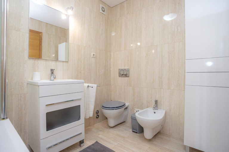 Bathroom 3, Buarcos Sunset Apartment by Rent4All, Figueira da Foz