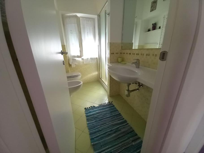 Bathroom 3, azienda agricola zulin casa elena, La Spezia