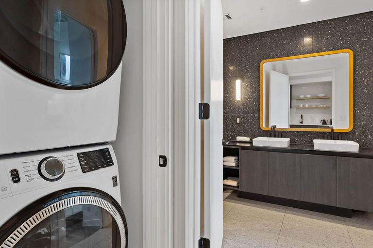 Others 5, 20th FL 1BR | Heated Pool | Gym | Bar | Balcony, Travis