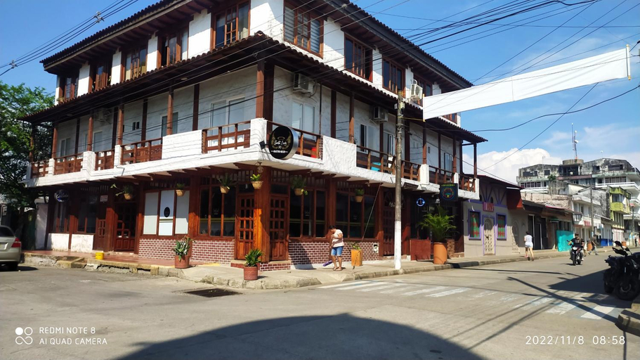 Exterior & Views
