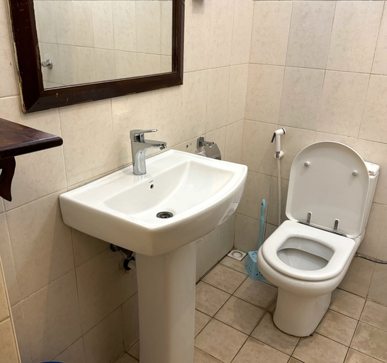 Bathroom 4, Princess Salme Inn, Mjini