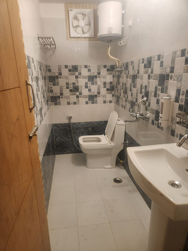 Bathroom 2, Goroomgo GP Mall Road Nainital, Nainital