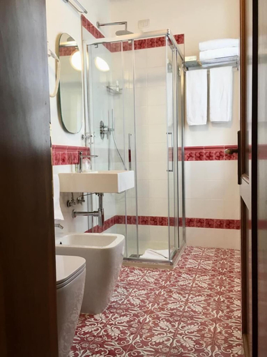 Bathroom 5, Villa San Lucchese, Siena