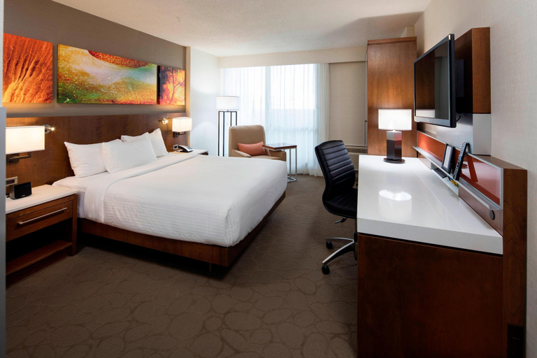 Bedroom 4, Delta Hotels by Marriott Winnipeg, Division No. 11