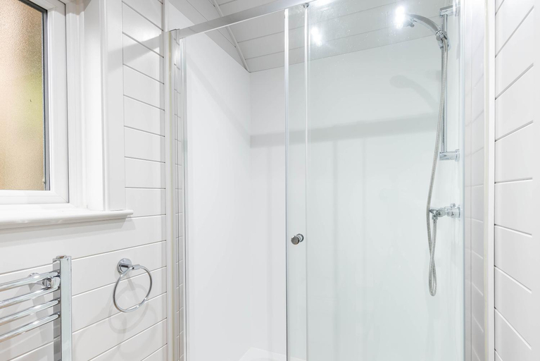 Bathroom 3, The Plough Inn, Oxfordshire