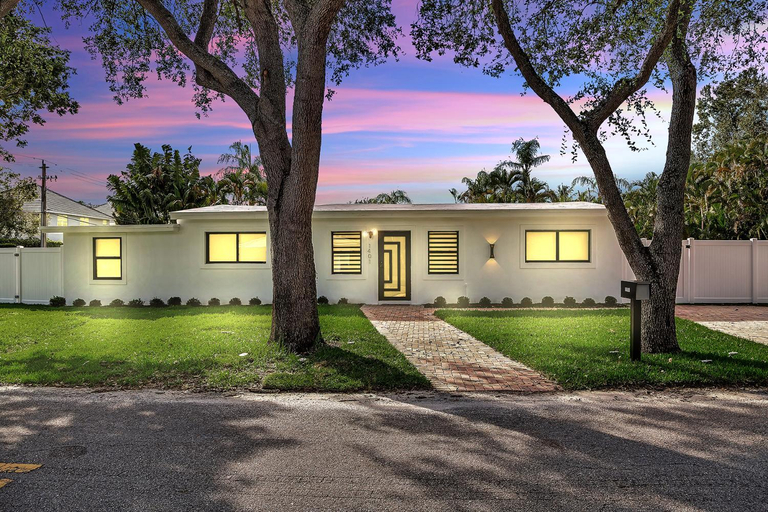 Others 3, Fun Adventure Luxy Retreat Home! Heated Pool!, Broward