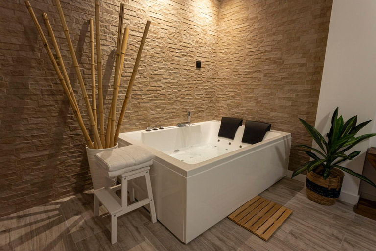 Bathroom 4, Huellas de la Mancha, Toledo