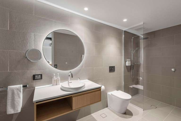 Bathroom 18