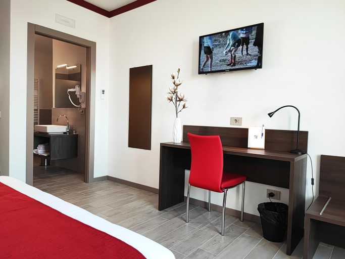 Others 3, Suites Direzionale Carpi, Modena