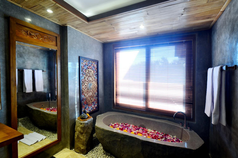 Bathroom 26