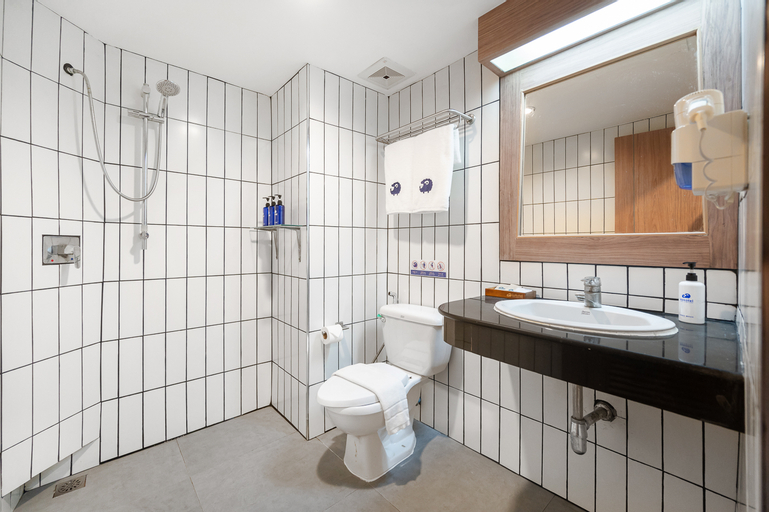 Bathroom 4
