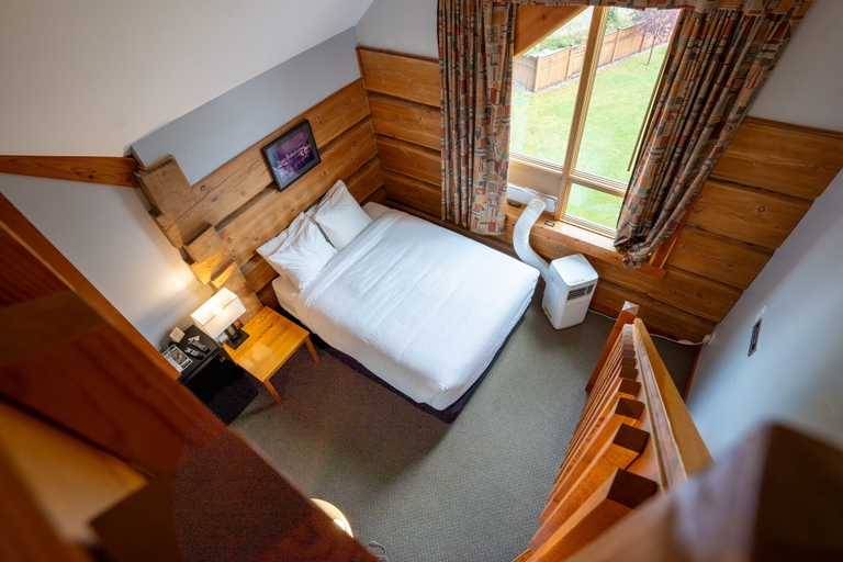 Bedroom 5, Basecamp Lodge Golden, Columbia-Shuswap