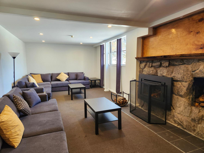 Others 5, Pipers Lodge, Snowy River