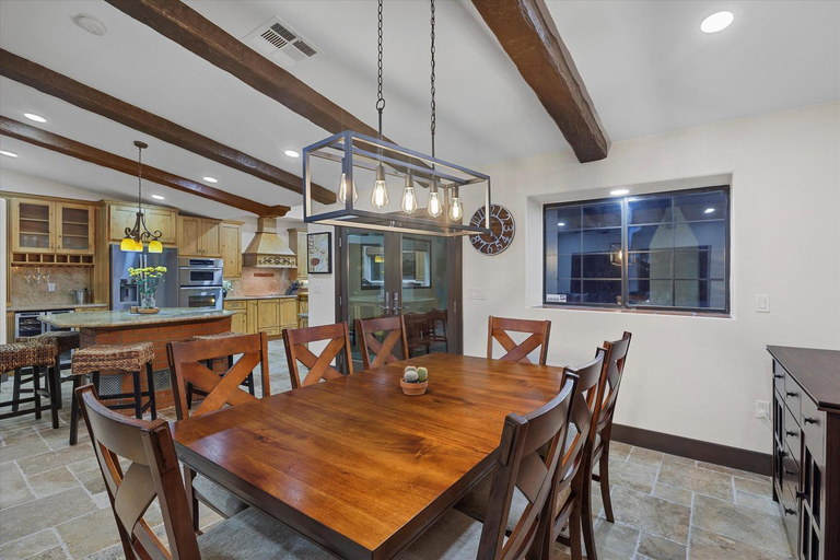 Others 4, Luxury villa with pool and spa, Clark