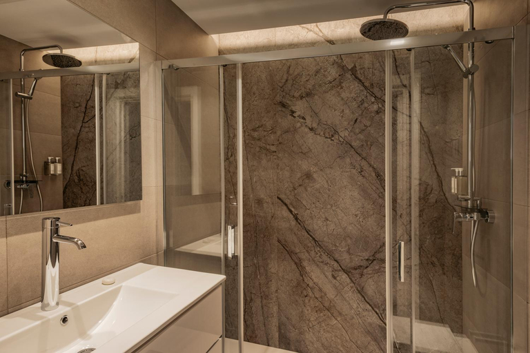 Bathroom 4, Europa Apartments, Barcelona
