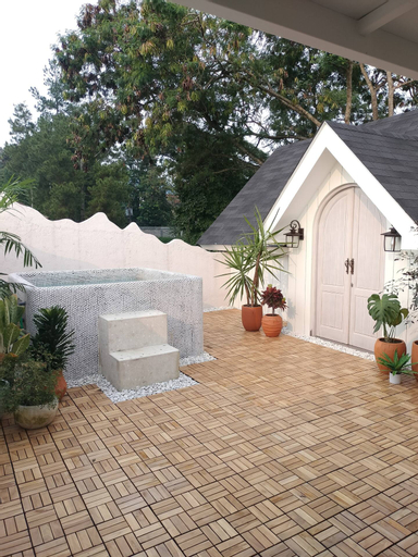 Joi Roof, home with warm jacuzzi by Gluck, Bandung