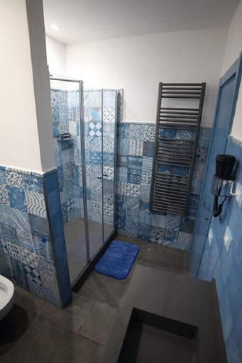 Bathroom 7