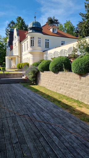 Others 5, Chateau Radvanov Pension, Tábor