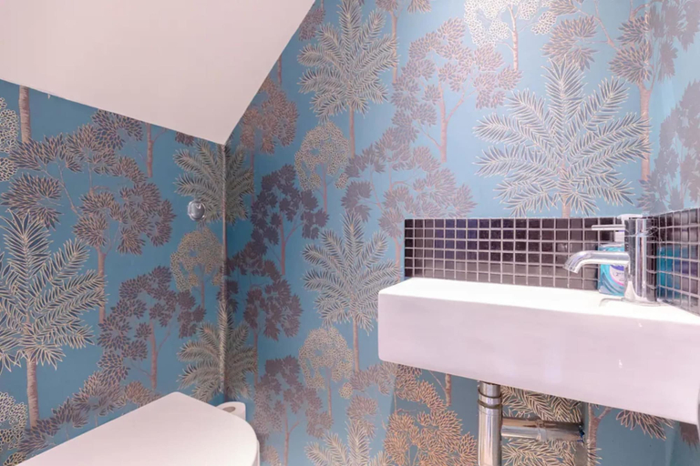 Others 4, Beautifully Designed 2BD House - by Queen's Park!, London