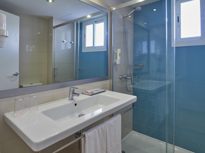 Bathroom 5, BQ Delfin Azul Hotel, Baleares