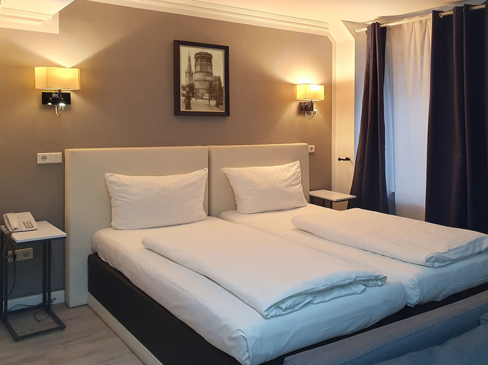Bedroom 3, Rheinmetropole Hotel, Düsseldorf