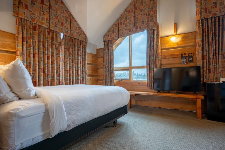 Bedroom 4, Basecamp Lodge Golden, Columbia-Shuswap