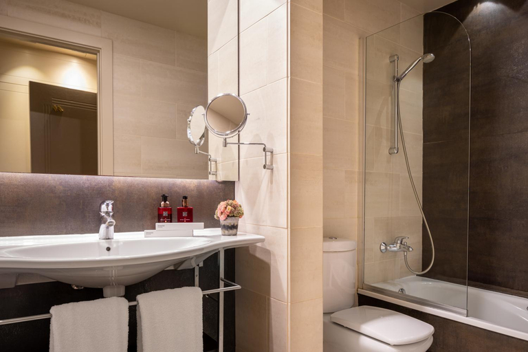 Bathroom 5, Duquesa de Cardona 4* Sup, Barcelona
