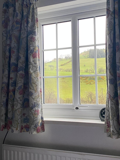 Others 4, Dinas Castle Inn (The Dragons Back), Powys