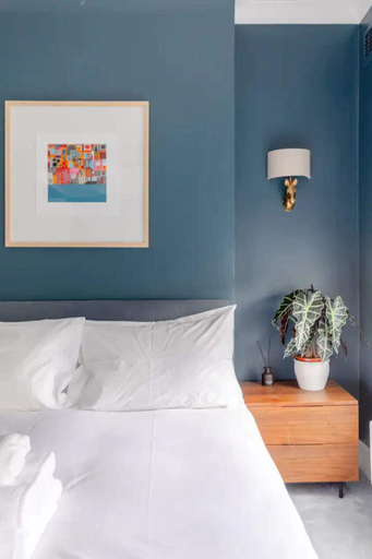 Others 5, Beautifully Designed 2BD House - by Queen's Park!, London