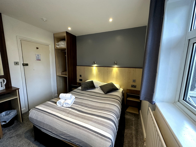 Bedroom 3, Gainsborough Lodge, Surrey